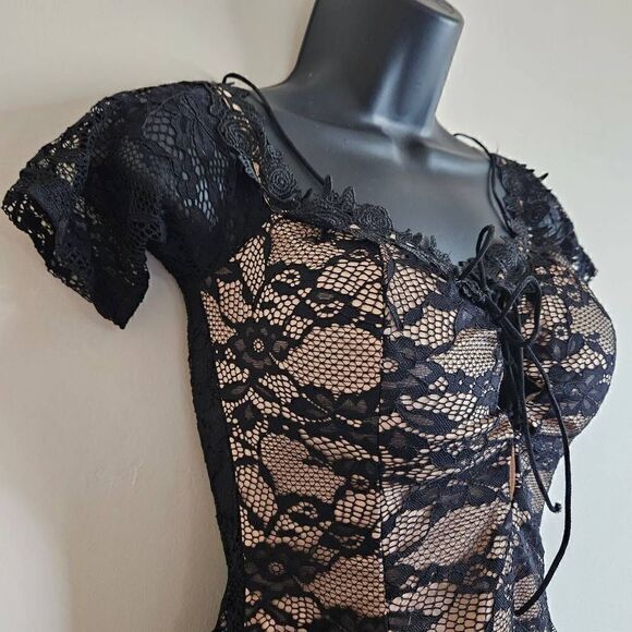Top Chic Sheer Lace Romper - Picture 2 of 11
